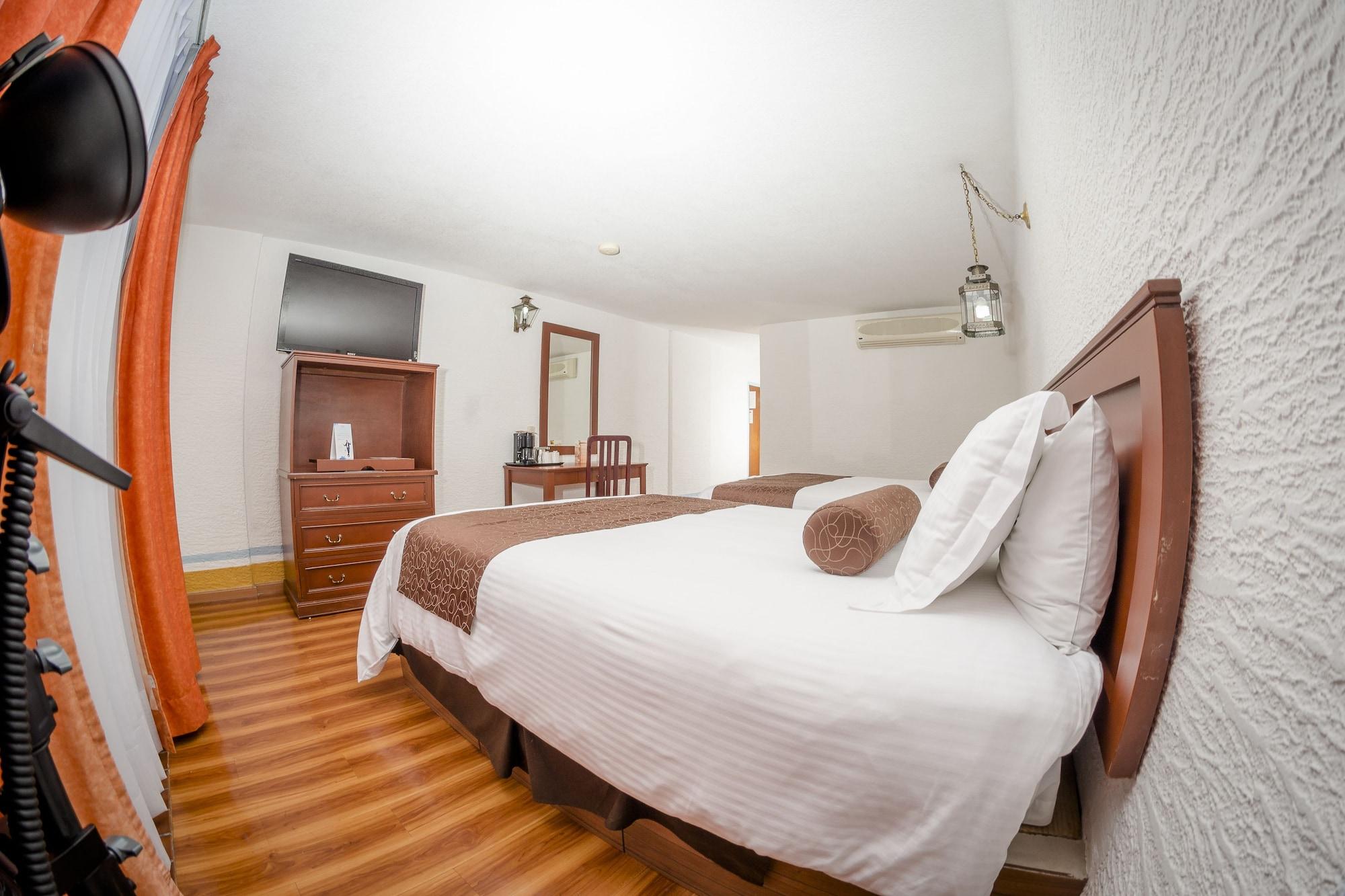 Howard Johnson By Wyndham Morelia Calle Real Extérieur photo