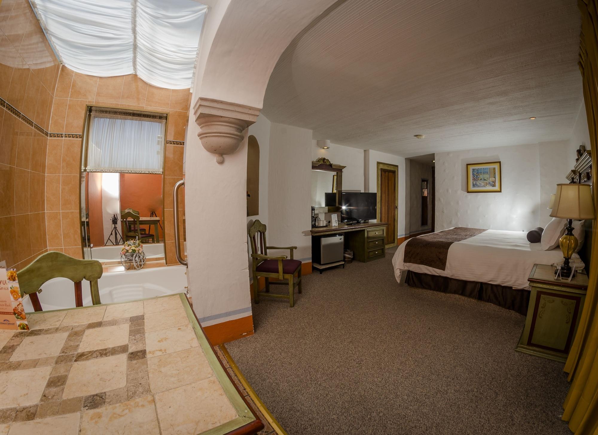 Howard Johnson By Wyndham Morelia Calle Real Extérieur photo