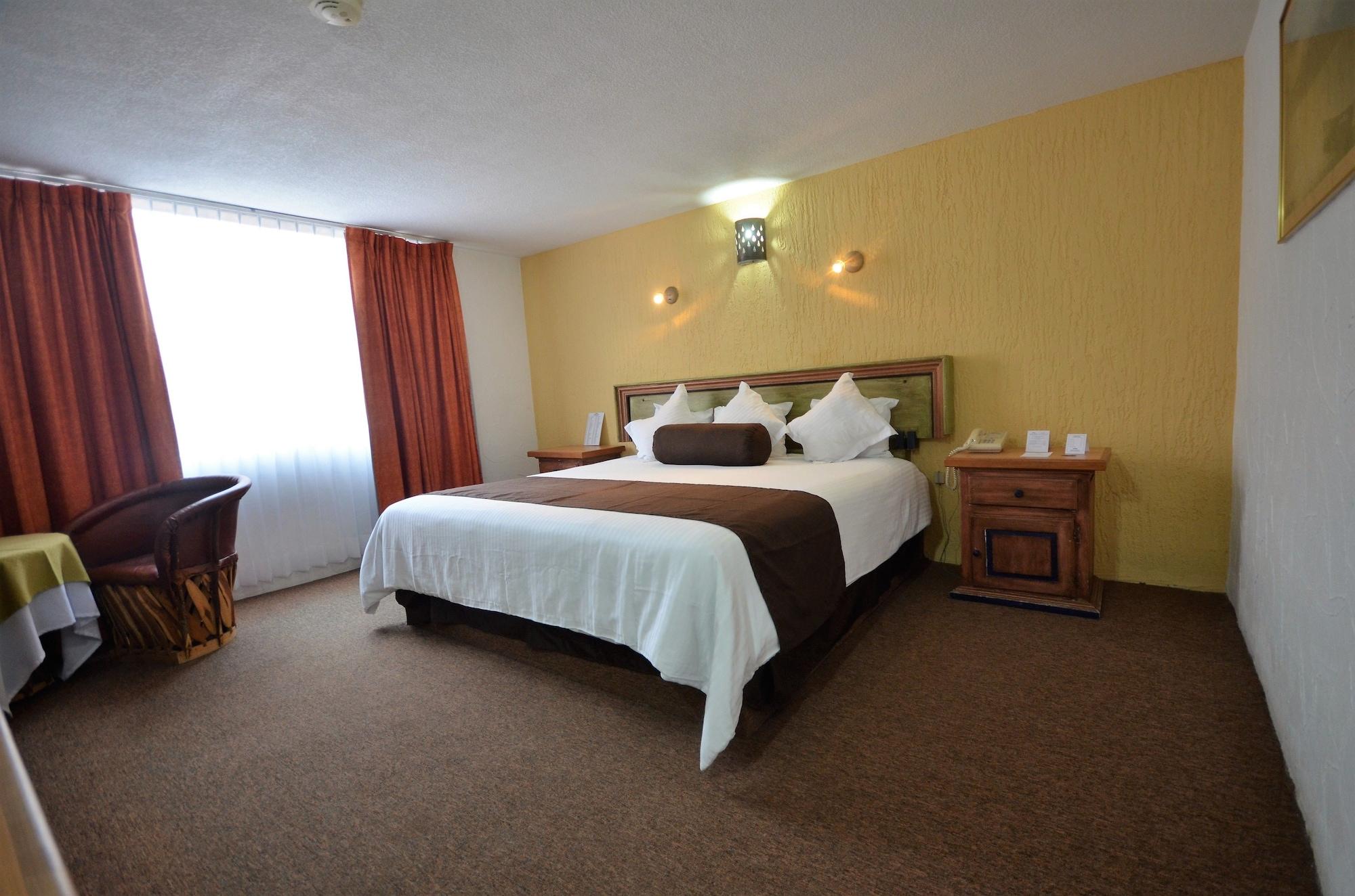 Howard Johnson By Wyndham Morelia Calle Real Extérieur photo