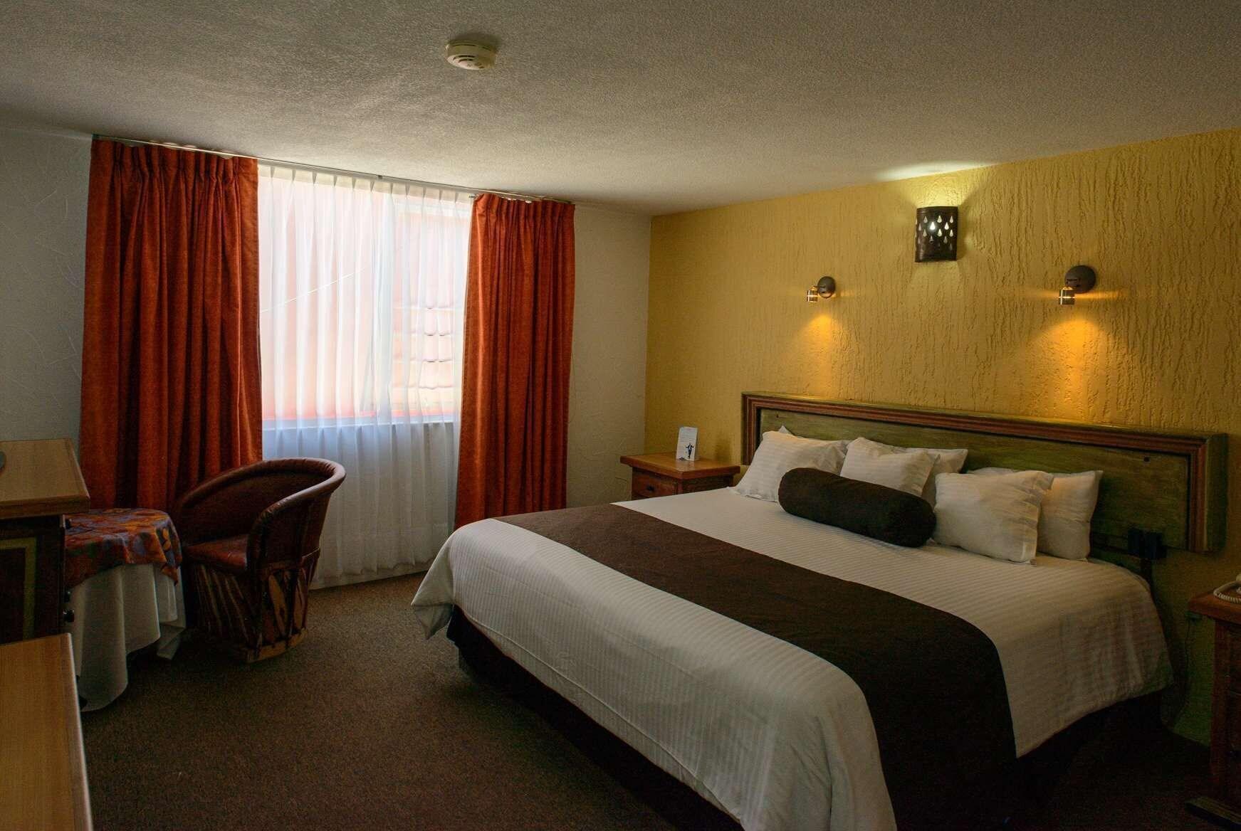Howard Johnson By Wyndham Morelia Calle Real Extérieur photo