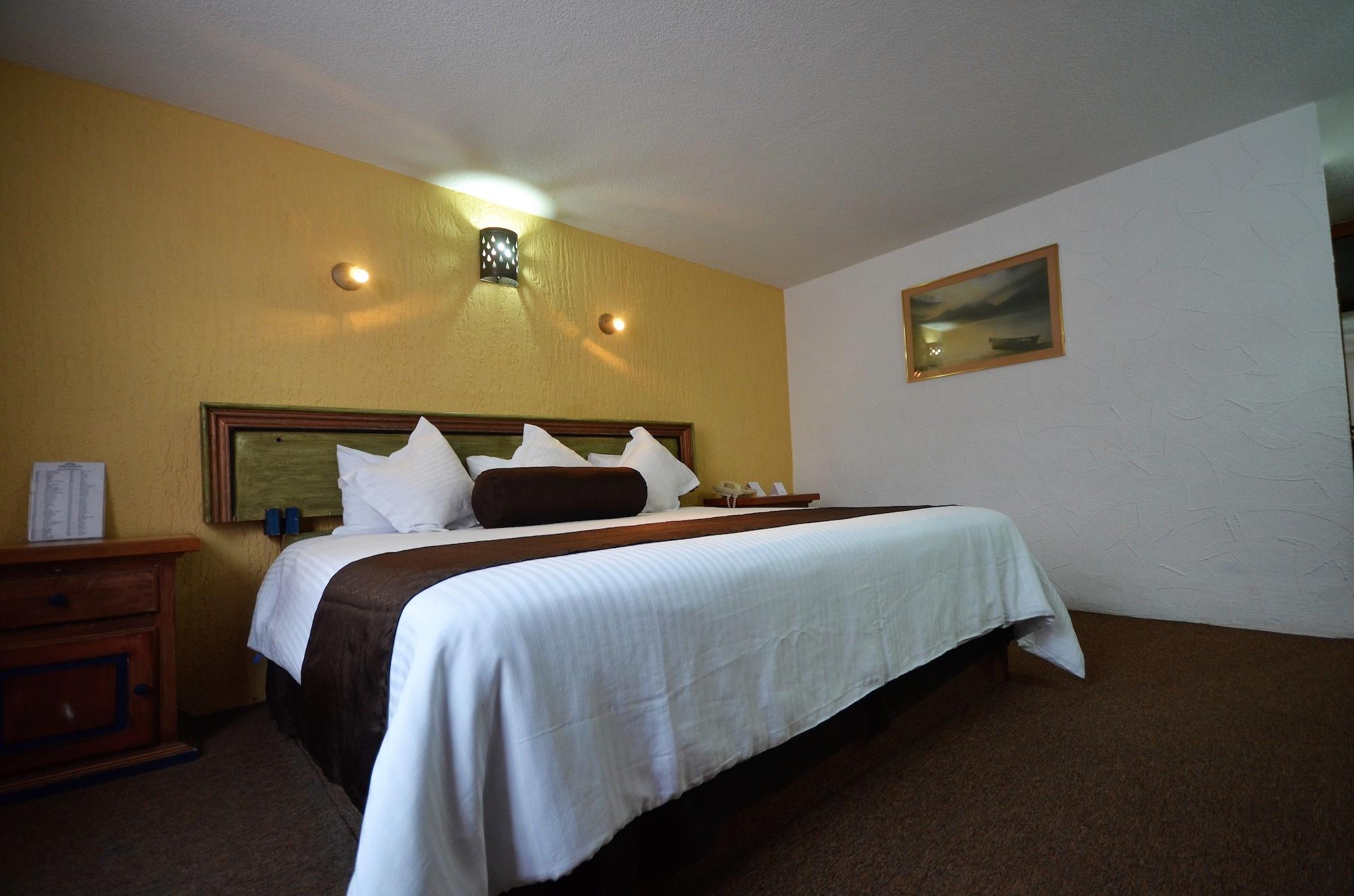 Howard Johnson By Wyndham Morelia Calle Real Extérieur photo