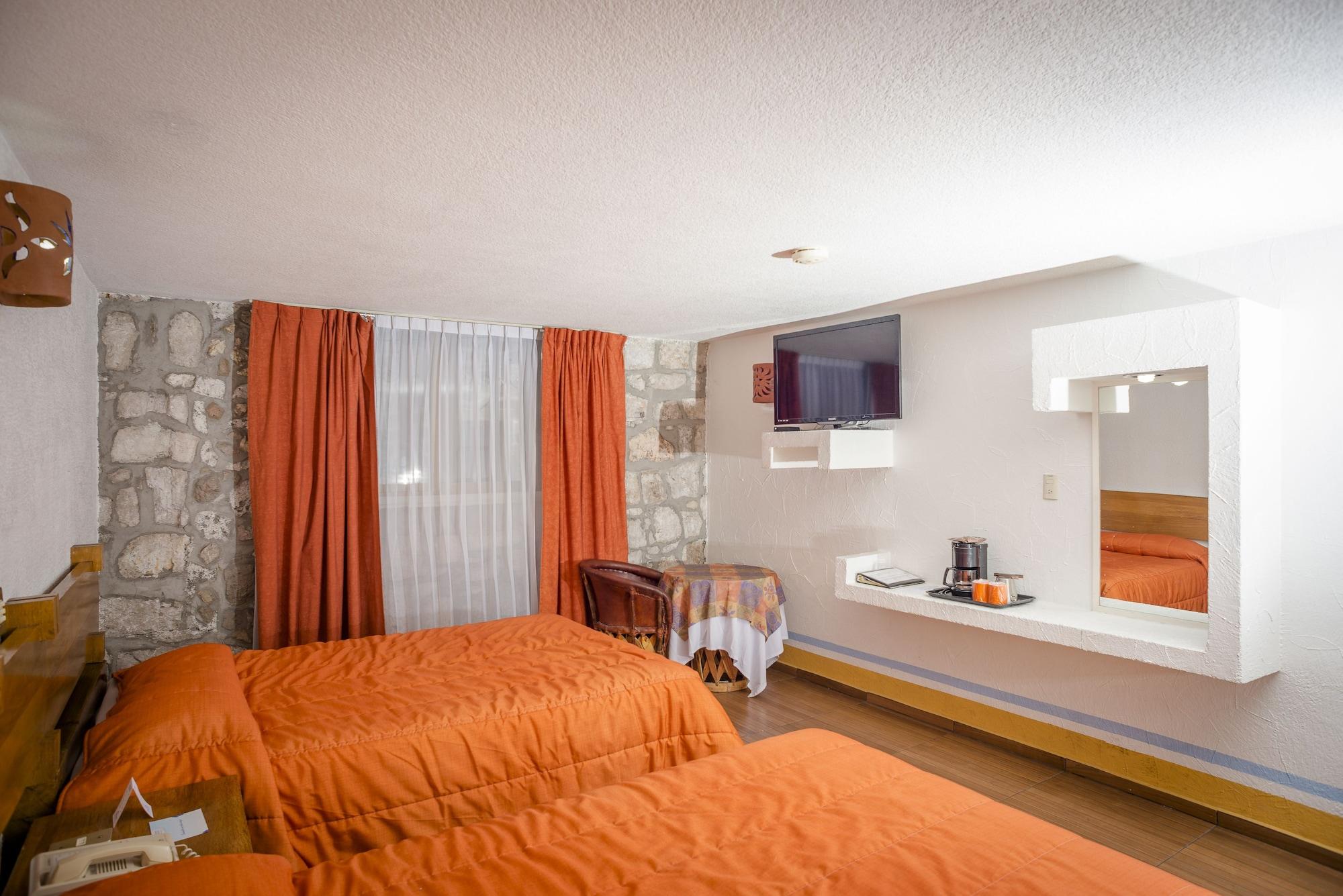Howard Johnson By Wyndham Morelia Calle Real Extérieur photo