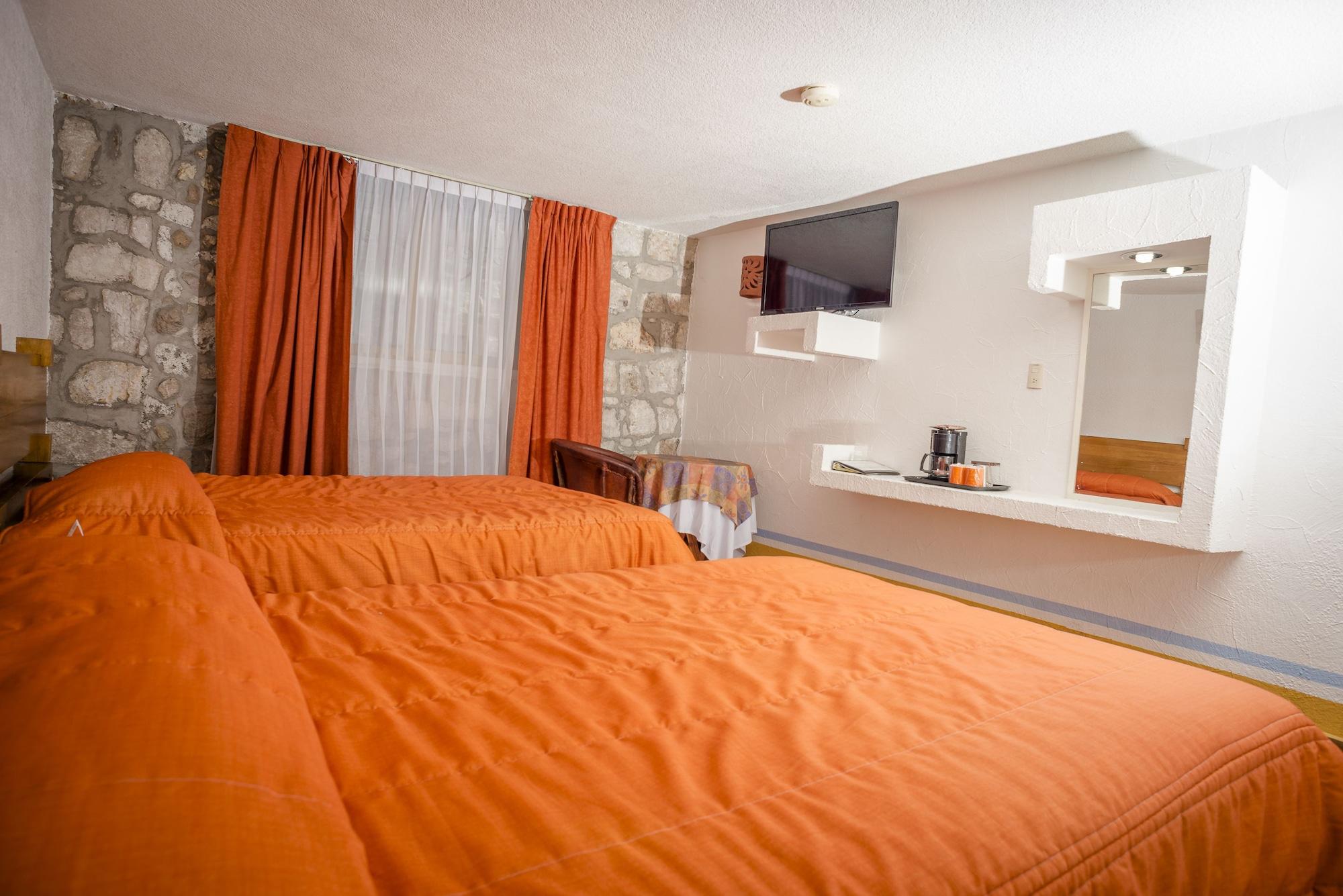 Howard Johnson By Wyndham Morelia Calle Real Extérieur photo