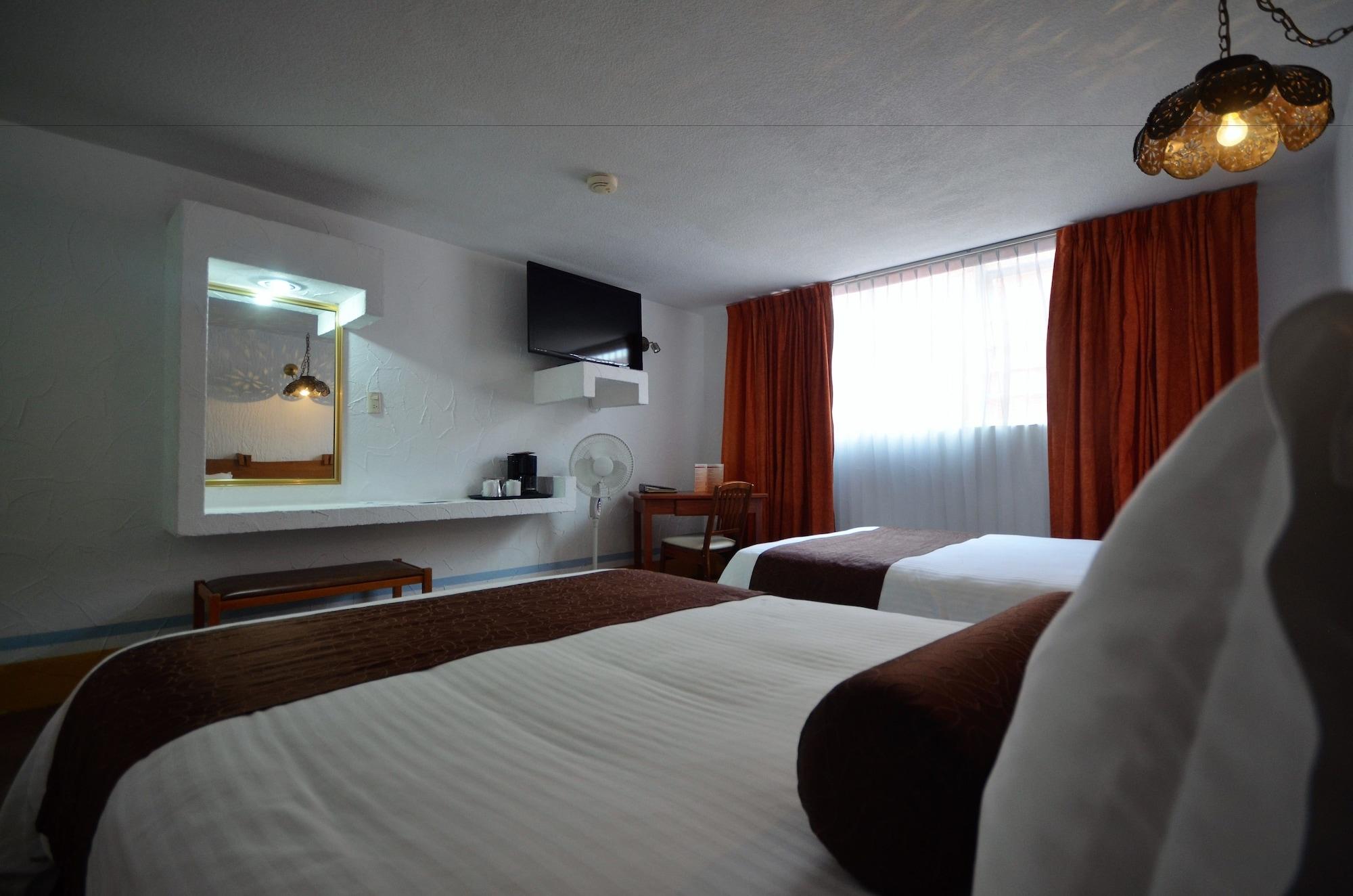Howard Johnson By Wyndham Morelia Calle Real Extérieur photo