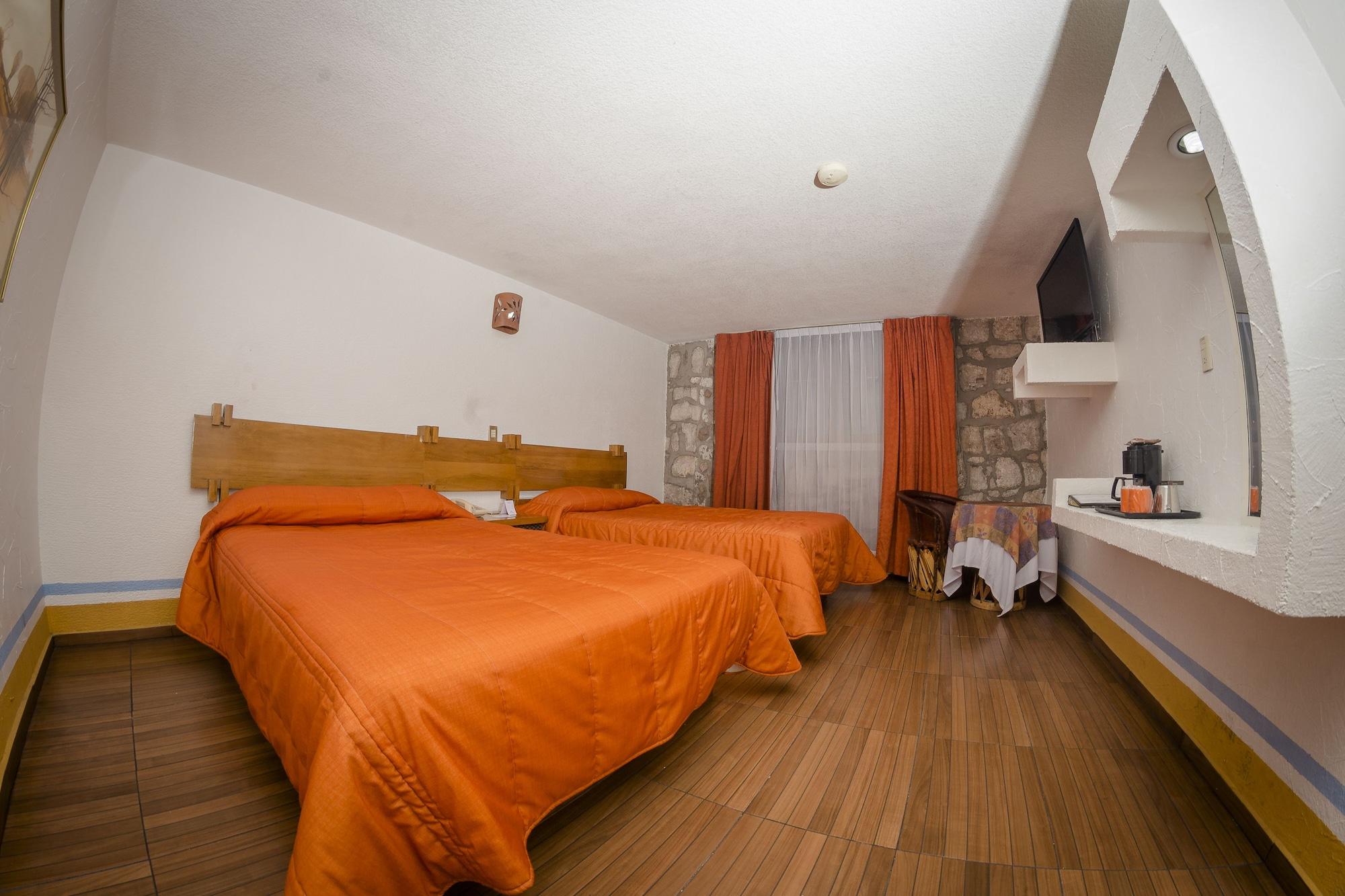 Howard Johnson By Wyndham Morelia Calle Real Extérieur photo