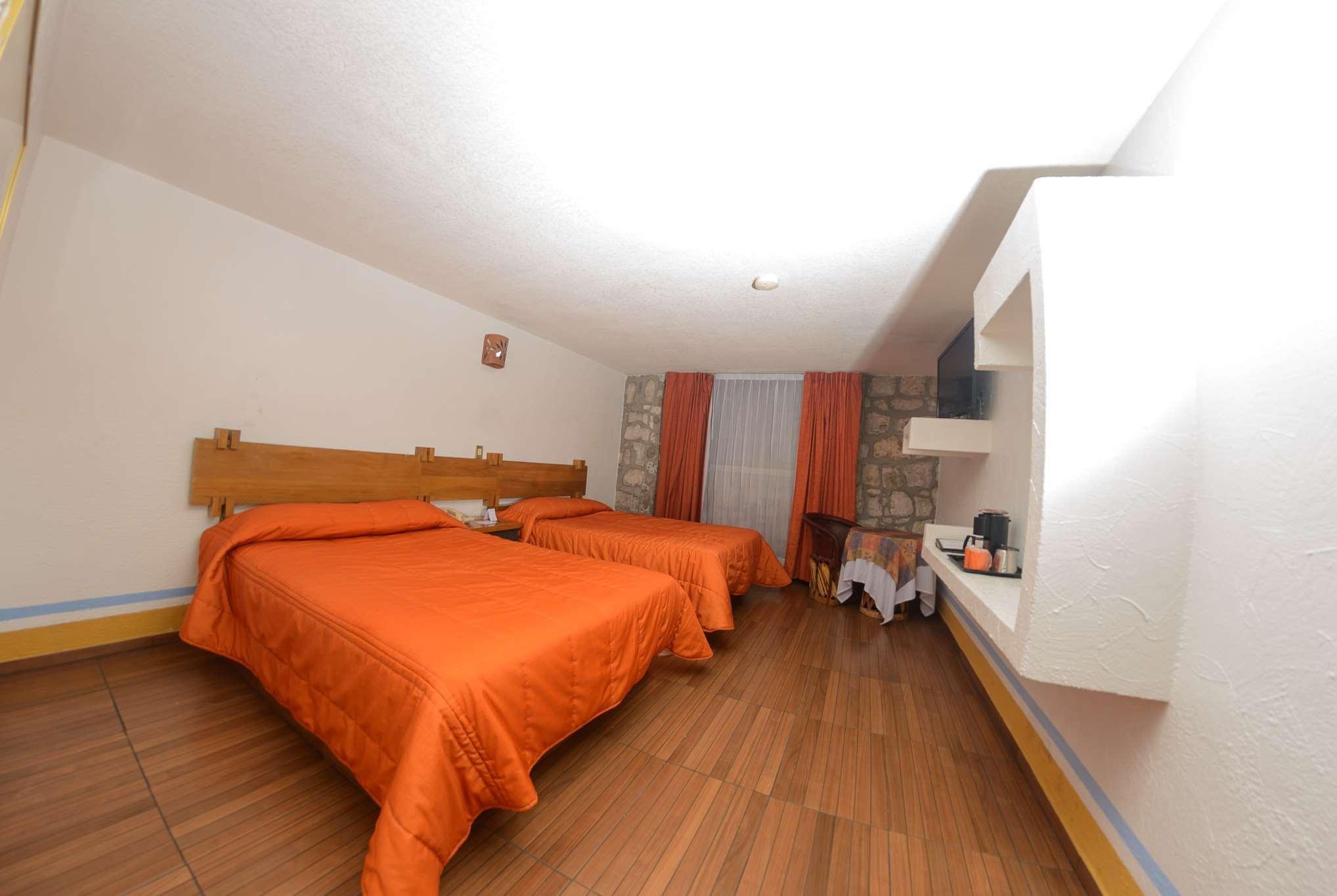 Howard Johnson By Wyndham Morelia Calle Real Extérieur photo