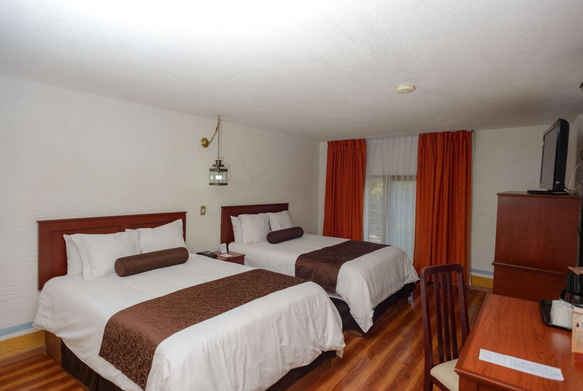 Howard Johnson By Wyndham Morelia Calle Real Extérieur photo