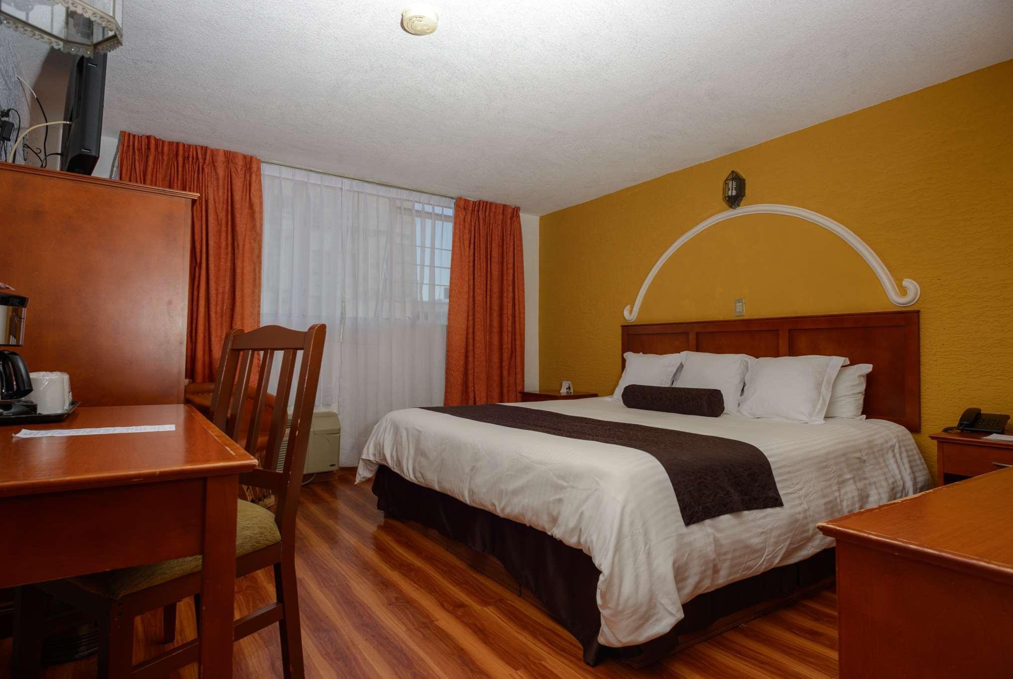 Howard Johnson By Wyndham Morelia Calle Real Extérieur photo
