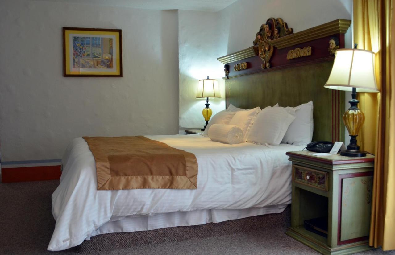 Howard Johnson By Wyndham Morelia Calle Real Extérieur photo