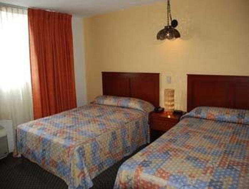 Howard Johnson By Wyndham Morelia Calle Real Chambre photo