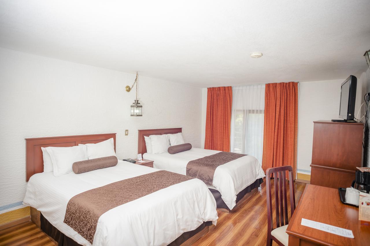 Howard Johnson By Wyndham Morelia Calle Real Extérieur photo